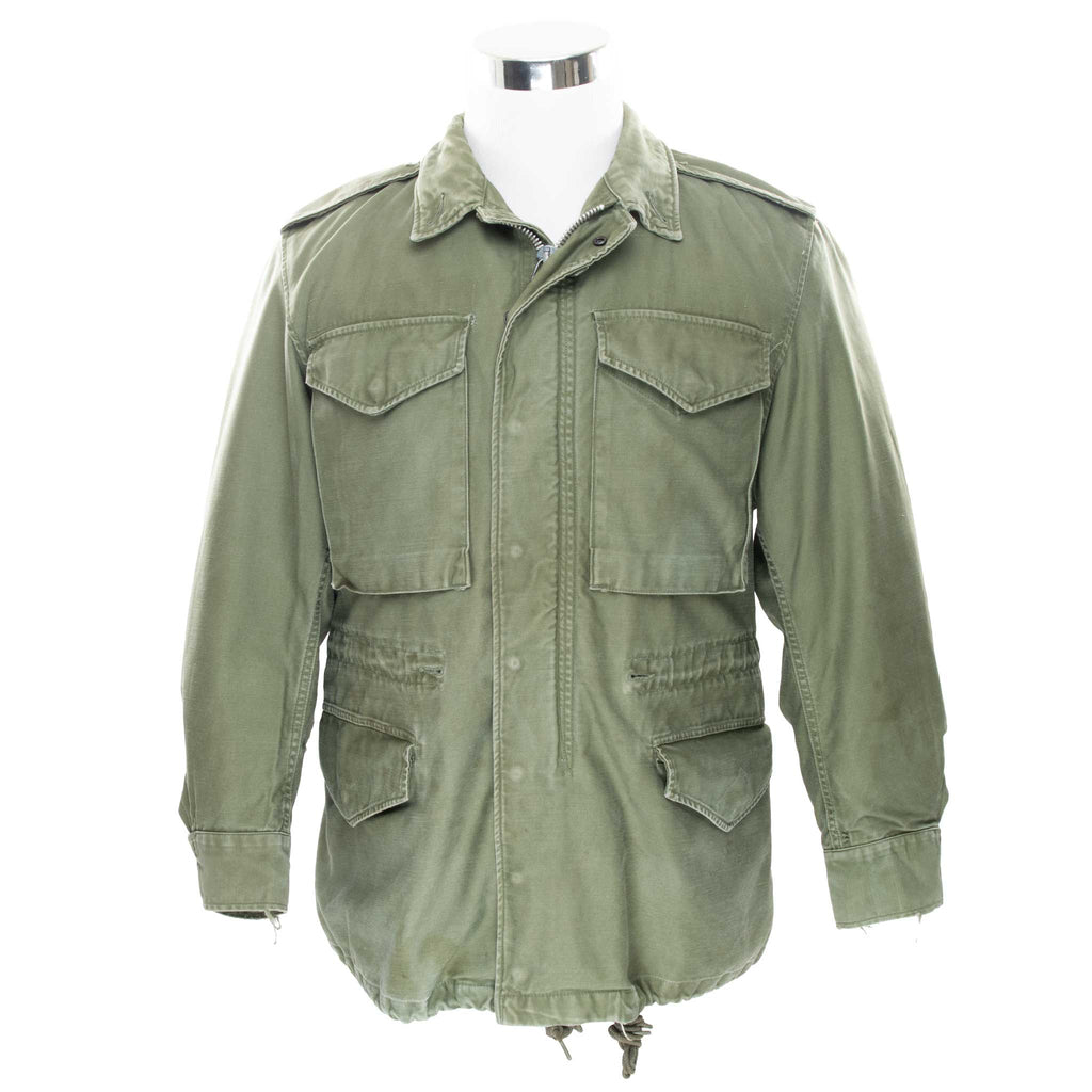 Vintage Us Army M51 Field Jacket 1950S Size Small Regular

The M-51 M1951 field jacket was an US Army four pockets jacket made of 9-ounce wind resistant, water repellent treated cotton sateen cloth in Olive Green Shade 107 (OG 107).
