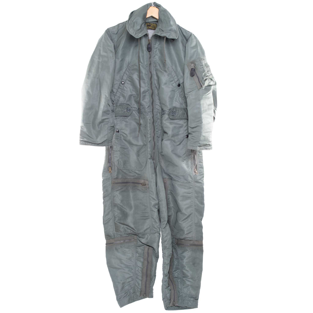 Vintage USAF CWU 1/P Flight Coverall 1960 Vietnam War Size Small Short

MIL-C-25786

ORDER NO. QM(CTM)-4647-C-60

STOCK NO. 8415-576-3402
