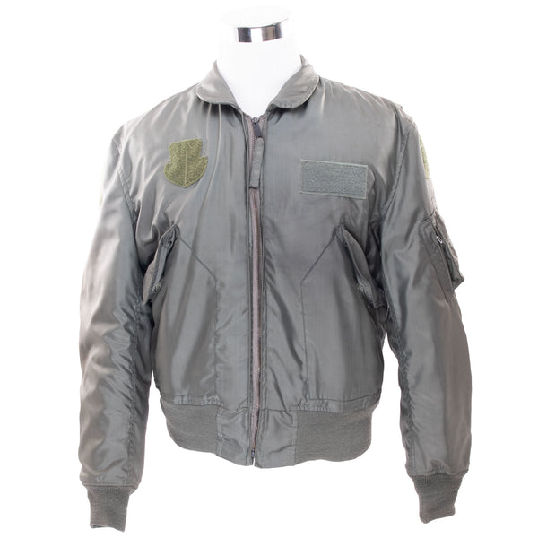 Vintage US Air Force CWU 36/P 36P Summer Flight Jacket 1980 Size Large 42-44

DLA100-80-C-2678

The military Flight Jacket CWU-36P is still currently used, it was made for warmer weather and is fire resistant.