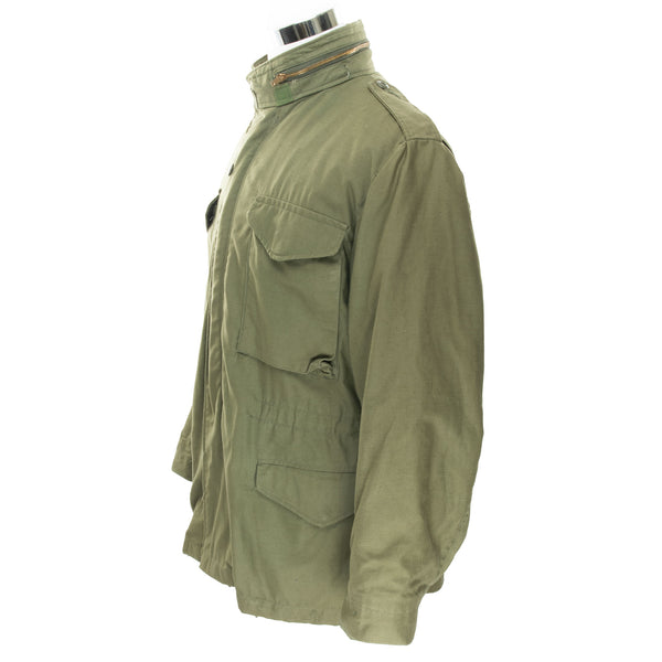 Vintage Us Army M65 Field Jacket 1982 Size Medium Regular

DLA100-82-C-0574

STOCK NO. 8415-00-782-2939

GOLDEN MFG CO