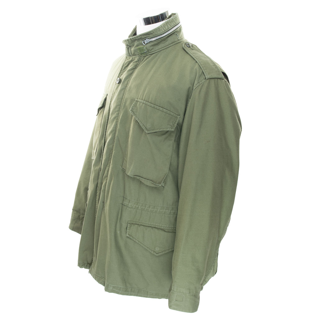 Vintage Us Army M65 Field Jacket 1969 Vietnam War Size Large Regular

DSA100-69-C-1082

Scovill Alluminum Zipper

Rolane Sportswear Inc
