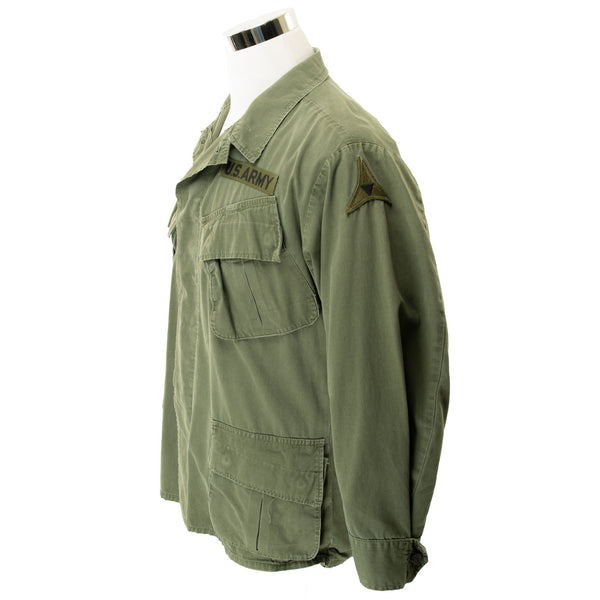 Vintage US Army Tropical Combat Slant Pocket Jacket 5th Pattern Rip-Stop Poplin 1970 Vietnam War Size Medium Short.

MACSHORE CLASSICS INC.


DSA 100-70-C-0208