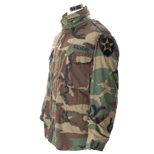 Vintage Us Army M65 Woodland Camo Field Jacket 1985 Size Medium Regular

DLA100-85-C-0560

Golden MFG CO.

Patches: 2nd Inf Div, US Army