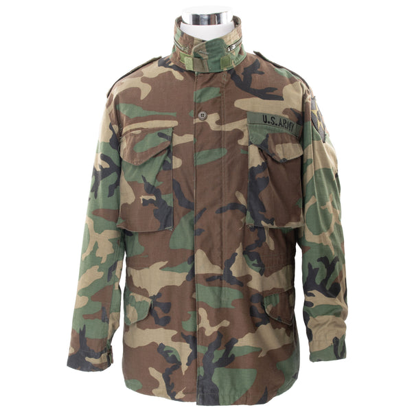 Vintage Us Army M65 Woodland Camo Field Jacket 1985 Size Medium Regular

DLA100-85-C-0560

Golden MFG CO.

Patches: 2nd Inf Div, US Army