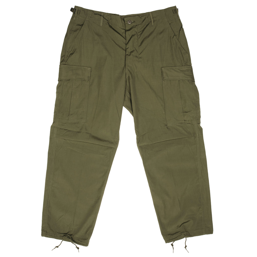 Vintage US Army Tropical Combat Trousers Pants 4Th Pattern Poplin With Wind Resistant Cotton Poplin 1967 Vietnam War Size Large Short Waist size 37 adjustable and Length size from Crotch to Botton Hem 30in. Deadstock Nos (New Old Stock)

APPAREL CORP. OF AMERICA DSA 100-67-C-3346
