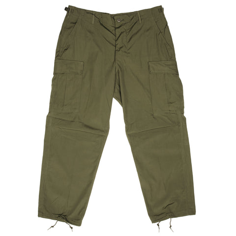 Vintage US Army Tropical Combat Trousers Pants 4Th Pattern Poplin With Wind Resistant Cotton Poplin 1967 Vietnam War Size Large Short Waist size 37 adjustable and Length size from Crotch to Botton Hem 30in. Deadstock Nos (New Old Stock)

APPAREL CORP. OF AMERICA DSA 100-67-C-3346