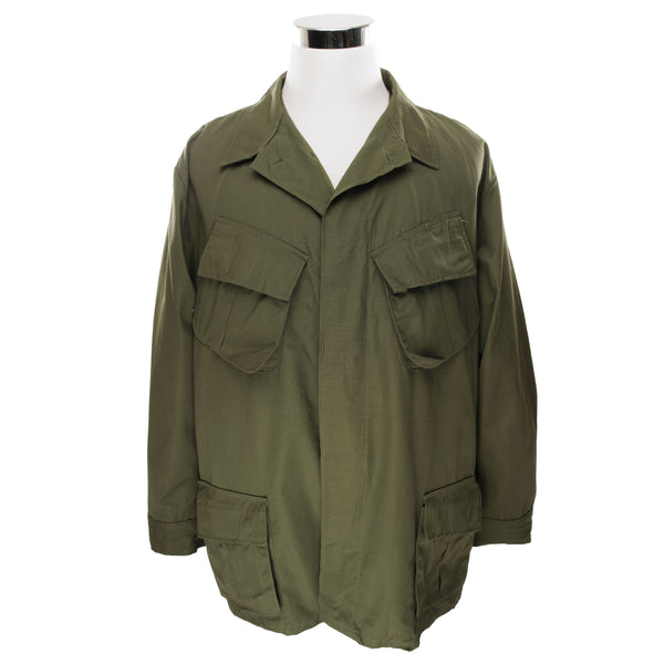 Vintage US Army Tropical Combat Slant Pocket Jacket 5th Pattern Rip-Stop Poplin 1969 Vietnam War Size XL Regular Deadstock NOS (New Old Stock).  CARWOOD MANUFACTURING COMPANY  DSA 100-69-C-1175  The 5th version of the Tropical Combat Coat did away with the sleeve gussets that had been a feature of all prior models. Like the 4th pattern jungle jacket it had only one pen pocket, was made from rip-stop cotton poplin and was produced in both OG-107 and ERDL camouflage.