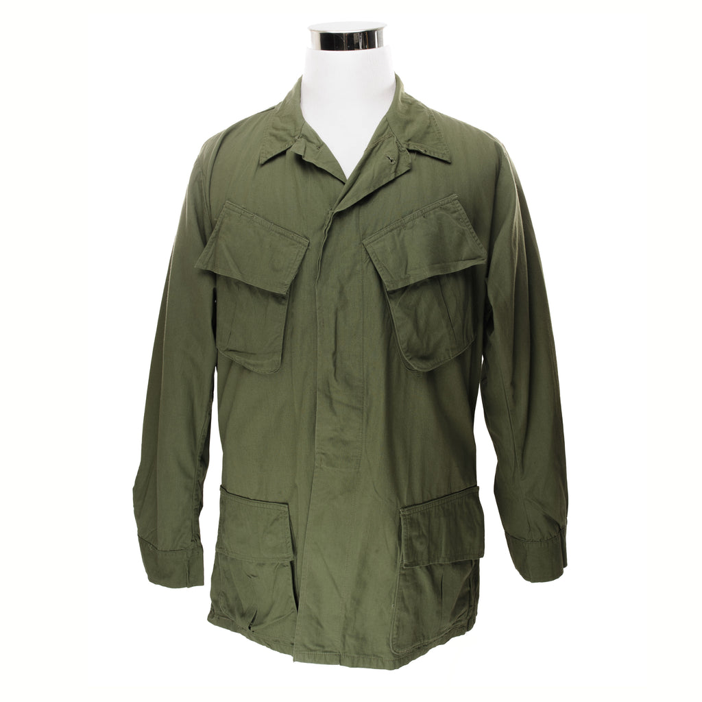 Vintage Us Army Tropical Combat Poplin Slant Pocket Jacket 4Th Pat 1967 Vietnam War Medium Long Nos Deadstock  DSA 100-67-0 3214  The 4th pattern Tropical Combat Coat was the first to be made from rip-stop cotton poplin. Like the 3rd model&nbsp;jungle jacket&nbsp;it had a back yoke and was produced in both OG-107 and ERDL camouflage.