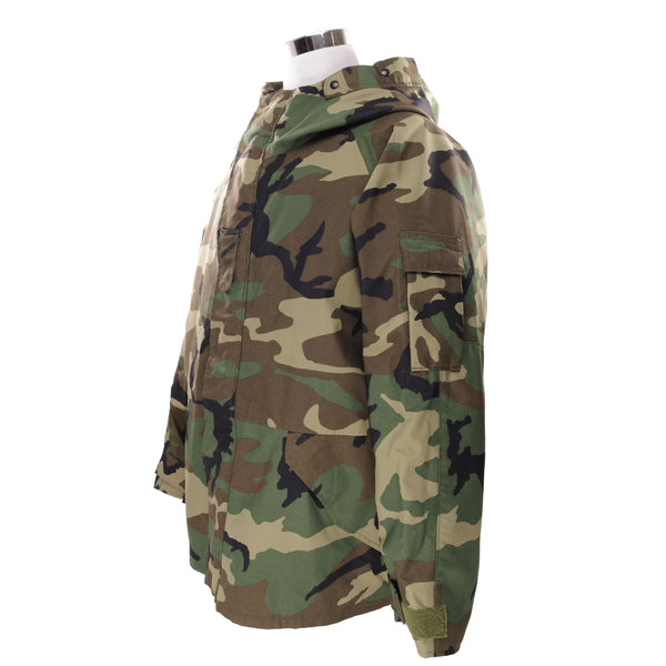Vintage US Army Woodland Camouflage Parka 1998 Size XL Regular made of Gore-Tex fabric.

Stock No. 8415-01-228-1321
SP0100-98-D-4004