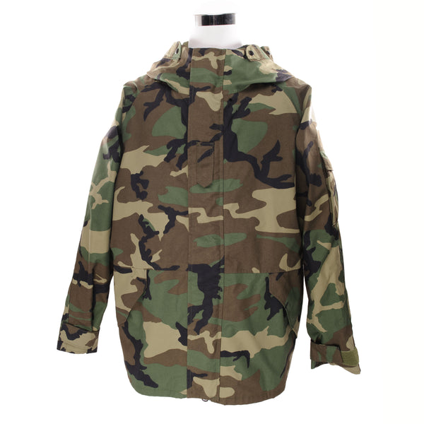 Vintage US Army Woodland Camouflage Parka 1998 Size XL Regular made of Gore-Tex fabric.

Stock No. 8415-01-228-1321
SP0100-98-D-4004