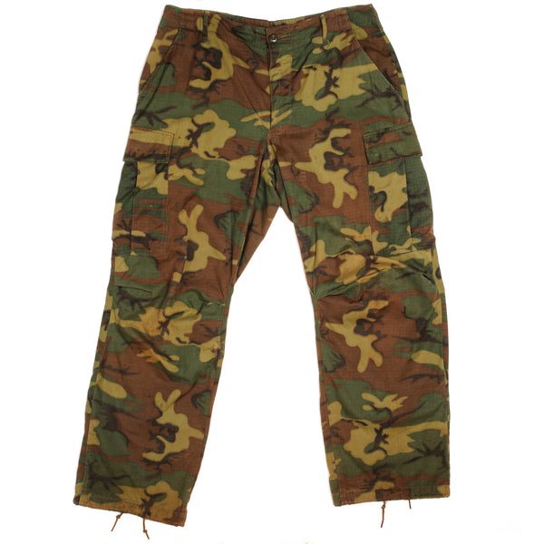 Vintage US Army Tropical Combat Trousers 6th Pattern ERDL Rip Stop Poplin Pants 1968 Vietnam War Size Large Regular W35 L29.  Stock No : 8415-945-9231  DSA 100-68-C-2819