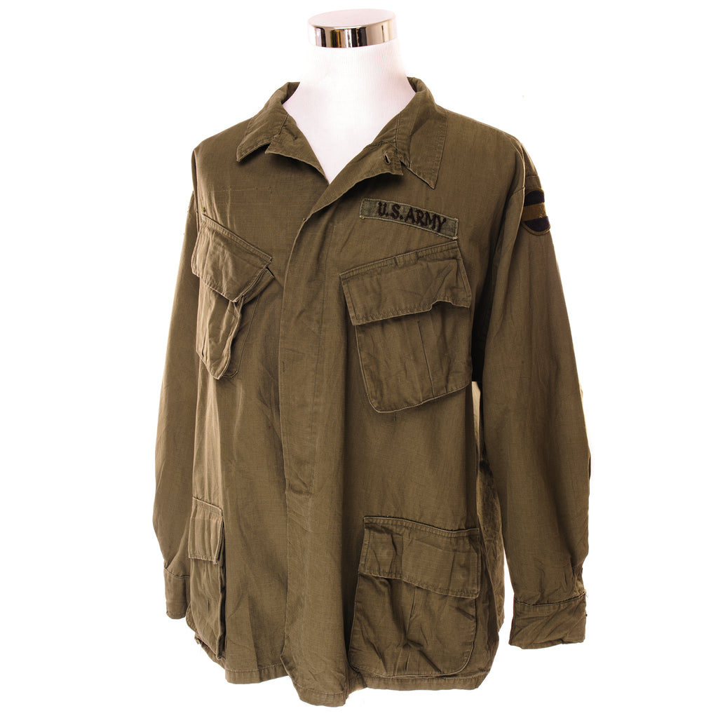 Vintage US Army Tropical Combat Jacket Rip-Stop Poplin 5th Pattern 1969 Vietnam War Size XLarge Regular with patches.  Stock No. 8405-935-4713 DSA 100-69-C-0074