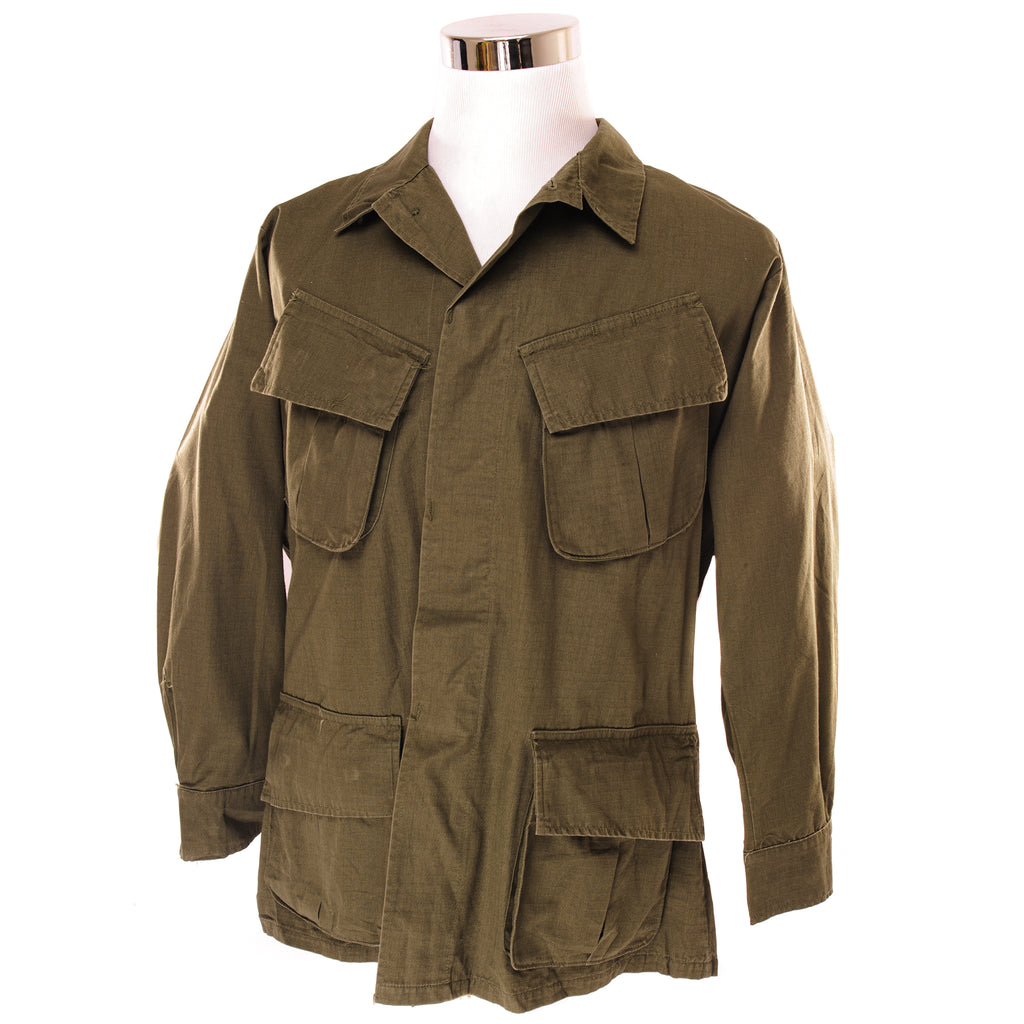 US Army Tropical Combat Jacket 4th Pattern 1968 Vietnam War Size Medium Short.  Stock No. 8405-935-4707  DSA 100-68-C-2485