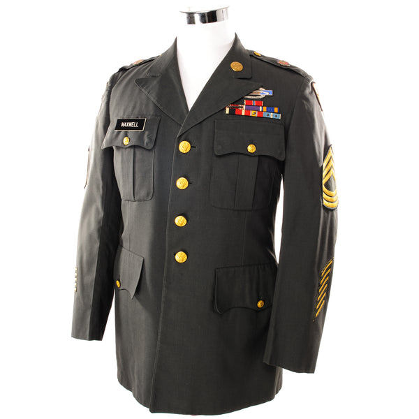 Vintage US Army Coat Polyester/Wool 1966 size 40 R.  Insignias above the Pocket (from top to bottom and Left to Right) : Combat Infantryman Badges First Award ; Bronze Star Medal ; Army Good Conduct Medal (Bronze 4 awards) ; Purple Heart ; Air Medal ; Army of Occupation Medal ; National Defense Service Medal (with Bronze Oak Leaf Cluster) ; Korean Service Medal (2 Bronze and 1 Silver Stars)