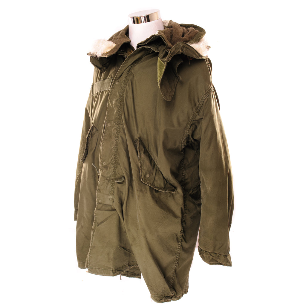 Vintage US Army Fishtail Parka Extreme Cold Weather 1974 Vietnam War Size Medium Regular Complete with Liner and Hood.  Stock No. : 8415-782-3218 DLA100-74-C-0168