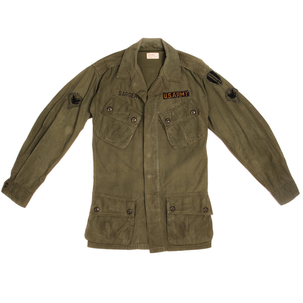Vintage US Army Tropical Combat Jacket First Pattern 1963 Vietnam War Size Small Long With Patches.  8405-082-5567  DSA-1-2397-63-C